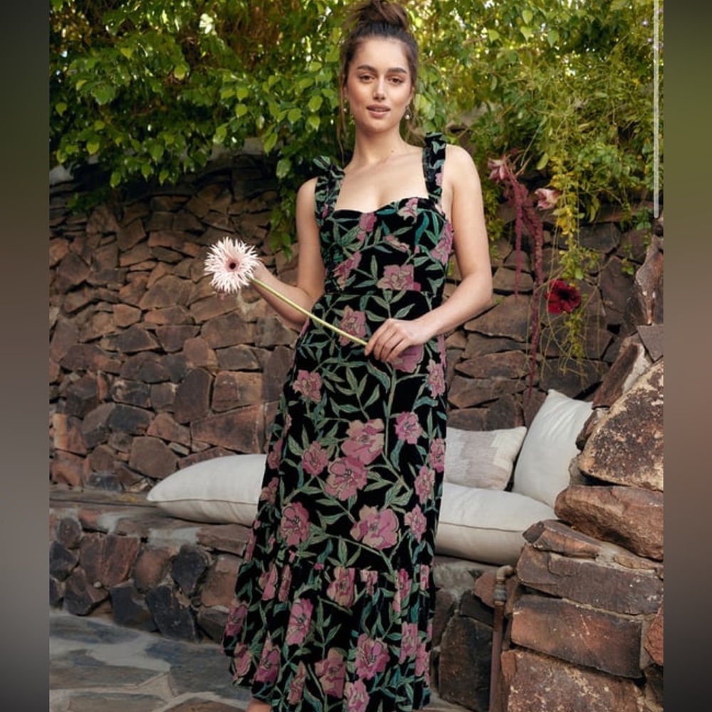 Lulus never worn maxi dress - size 6